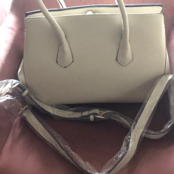 Almost new chic white purse - Picture 3 of 4